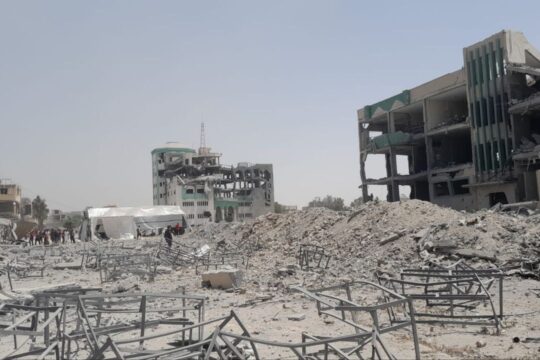 الاحتلال يقصف مبنى الجامعة الإسلامية في خانيونس