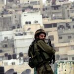 الاحتلال يقتحم مدارس مخيم شعفاط ويأمر بإخلائها