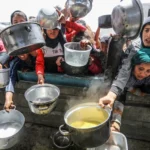 قطاع غزة يعيش مجاعة متزايدة في ظل الحصار الخانق (الأناضول)