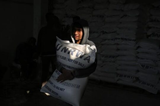 الأغذية العالمي : توزيع الطحين على العائلات في قطاع غزة قريبا