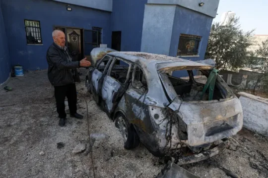 اعتقالات وإصابات وإحراق أراض.. المستوطنون يصعدون اعتداءاتهم بالضفة