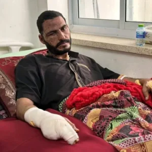 الجيش الإسرائيلي يغتال الصحفي الجريح حسن إصليح ويقتله في مستشفىً بخانيونس