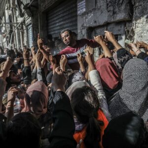 الغذاء العالمي: الاحتلال يمنع توزيع الطحين والغذاء مباشرة على العائلات في غزة