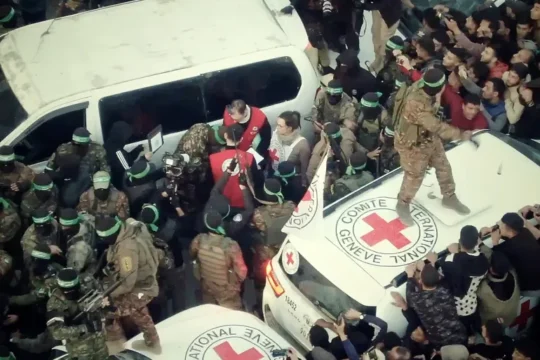 "حماس" تكشف عن مفاوضات متقدمة مع واشنطن بشأن غزة.. الإفراج عن عيدان ألكسندر