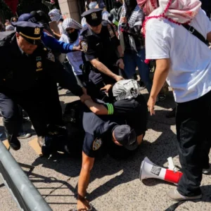 واشنطن بوست: جامعة نيويورك تحجب شهادة تخرج طالب أدان فظائع غزة