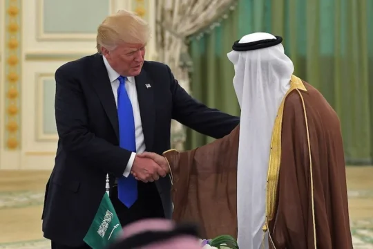 ترامب قد يعترف بدولة فلسطين خلال قمة السعودية المقبلة