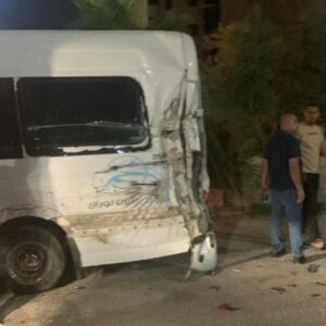 آليات الاحتلال تصطدم بشكل متعمد في حافلة تقل حجاجًا بجنين