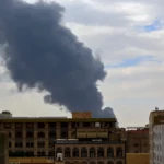 عدوان إسرائيلي على اليمن.. استهداف مطار صنعاء ووعيد حوثي بالرد