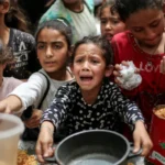 طفلة أخرى تموت جوعا في غزة وألبانيزي: معاناتكم عار علينا