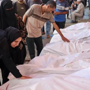 عشرات الشهداء بغزة والاحتلال ينفذ "خطة ممنهجة" لتدمير القطاع الصحي