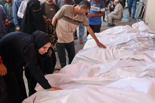 عشرات الشهداء بغزة والاحتلال ينفذ "خطة ممنهجة" لتدمير القطاع الصحي