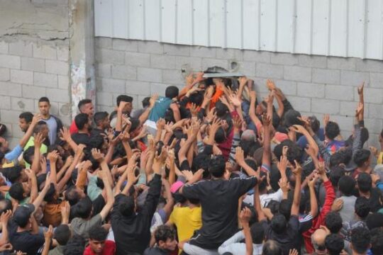 غزة: "أصحاب المخابز" تعلن رفضها آلية توزيع الخبز.. والغذاء العالمي يُوضح