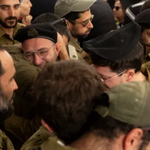 الاحتلال يقر بمقتل وإصابة جنود في رفح ويسعى لتوسيع عملياته بغزة