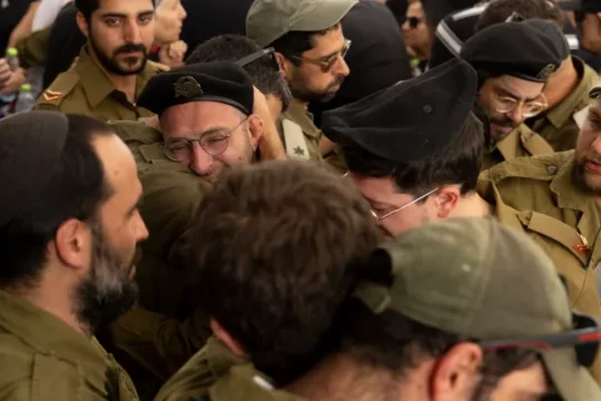 الاحتلال يقر بمقتل وإصابة جنود في رفح ويسعى لتوسيع عملياته بغزة