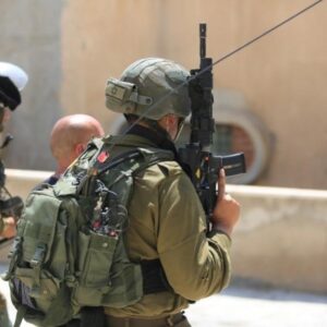 الاحتلال يعتقل أربعة شبان من بلدة عناتا بالقدس