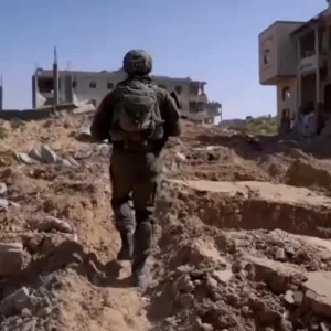 تحقيق في نسيان جندي إسرائيلي 40 دقيقة بمنطقة داخل غزة