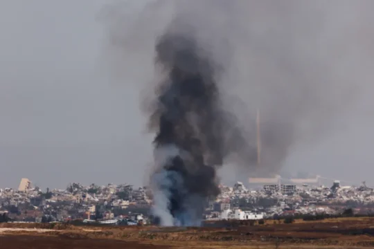 مجزرة إسرائيلية بحق نازحين بغزة وحماس تطالب بلجم الاحتلال