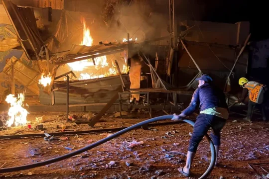 شهداء وجرحى بقصف على دير البلح وخان يونس