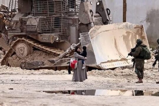 الاحتلال ينسف منازل في مخيم نور شمس