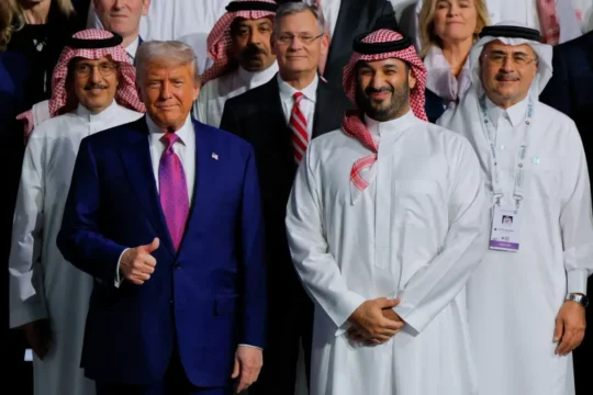 ابن سلمان يعلن توقيع اتفاقيات بأكثر من 300 مليار دولار مع أميركا