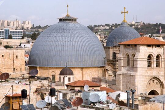 الاحتلال يُعيد فتح كنيسة القيامة بعد أكثر من 12 يوماً من الإغلاق