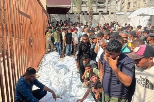 مجزرة بحق النازحين في مدرسة الحناوي شرق خانيونس