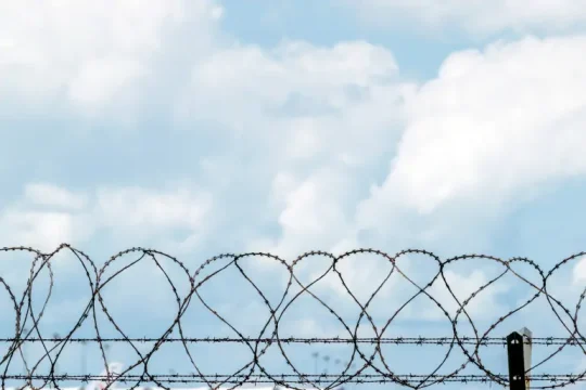 تأجيل محاكمة الصحفية بيان الجعبة مع استمرار حبسها منزليًا