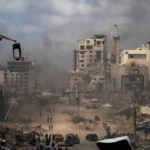 حرب غزة.. نسف المنازل مستمر واستشهاد 60 شخصًا بعضهم أثناء انتظار المساعدات
