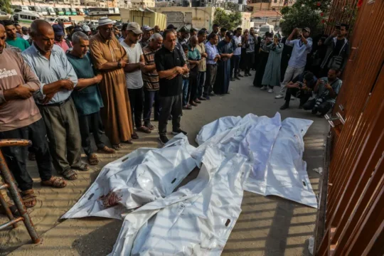 93 شهيدا بغارات إسرائيلية على نقاط توزيع المساعدات في غزة