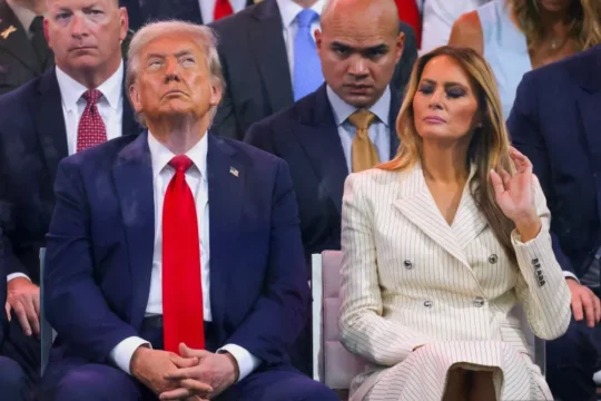 ترامب يرأس عرضا عسكريا تاريخيا في واشنطن والمظاهرات تعم أميركا "لا للملك"
