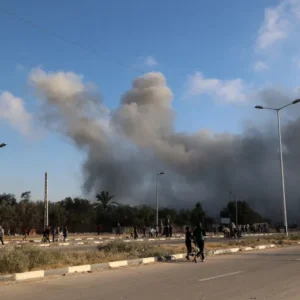شهداء بغارات إسرائيلية على خيام النازحين ومنتظري المساعدات بغزة