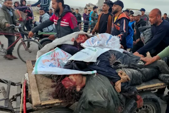 عشرات الشهداء بمجزرة المساعدات برفح والمستشفيات عاجزة