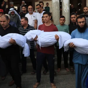 مدرّسة فلسطينية: نجوتُ من مجزرة في مدرسة بغزة لكن طلابي لم ينجوا