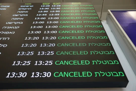 هآرتس: إسرائيليون وأجانب يدفعون آلاف الدولارات للخروج بحرا إلى قبرص