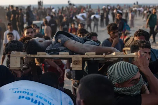 32 شهيدا في غزة منذ الفجر ومجزرة جديدة بحق الجوعى