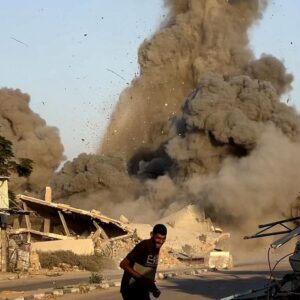 الاحتلال يواصل المجازر.. 11 شهيدا بينهم 4 أطفال باستهداف سوق شعبي في غزة