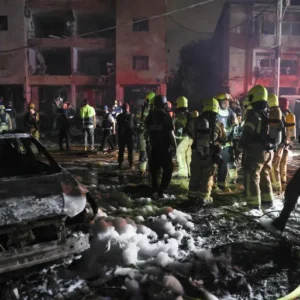 8 قتلى وأكثر من 100 جريح إسرائيلي بهجمات صاروخية إيرانية تضرب تل أبيب وحيفا
