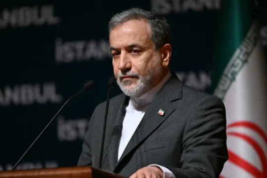 عراقجي يتوعد بالرد على الضربات الأميركية ويدعو لاجتماع مجلس الأمن