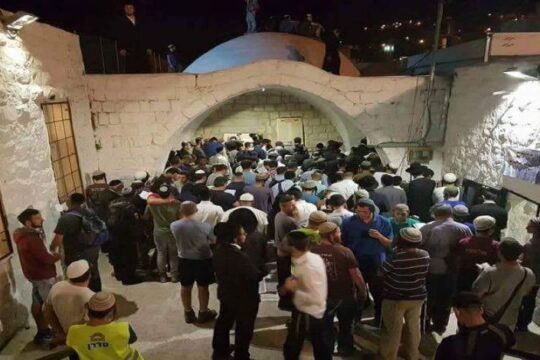 عشرات المستوطنين يقتحمون "مقام يوسف" شرق نابلس