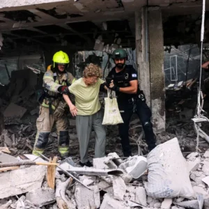 كلفة حرب إسرائيل وإيران وخسائرها.. مبان قيد الهدم وتعويضات بالمليارات