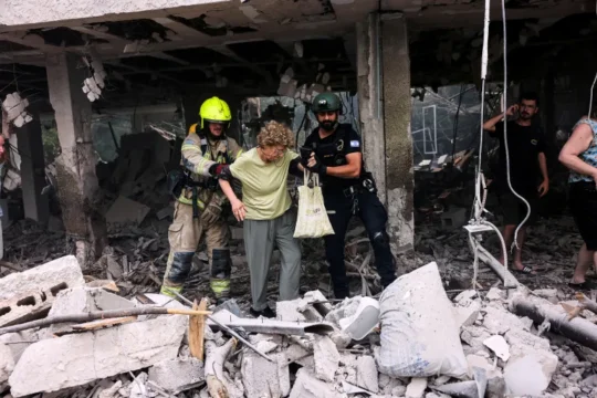 كلفة حرب إسرائيل وإيران وخسائرها.. مبان قيد الهدم وتعويضات بالمليارات
