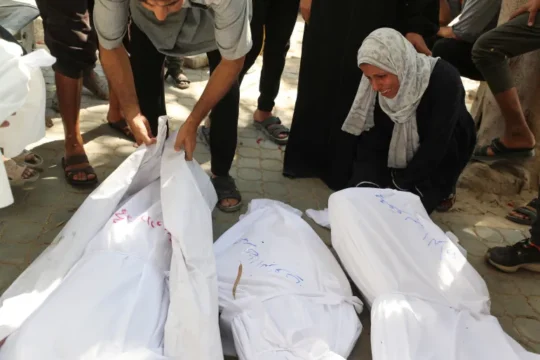 هآرتس: إسرائيل قتلت نحو 100 ألف فلسطيني في غزة