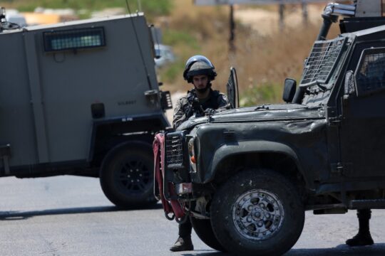 حملة اعتقالات واقتحامات واسعة في مدن الضفة