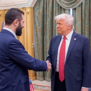ترامب يوقع أمرا تنفيذيا لإنهاء العقوبات على سوريا