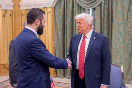 ترامب يوقع أمرا تنفيذيا لإنهاء العقوبات على سوريا