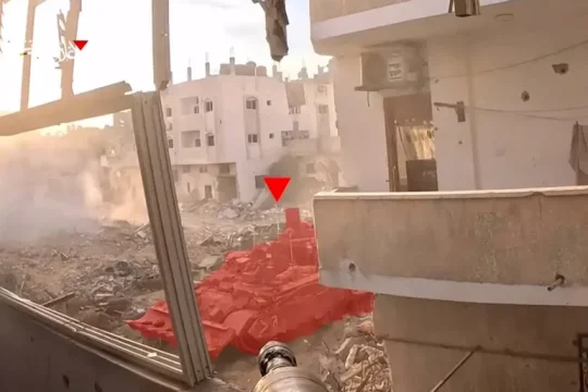 القسام تستهدف ناقلة جند إسرائيلية و"ميركافا" بدير البلح وإصابة 5 جنود إسرائيليين