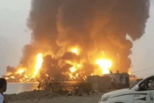 إسرائيل تهاجم ميناء الحديدة وكاتس يتوعد الحوثيين