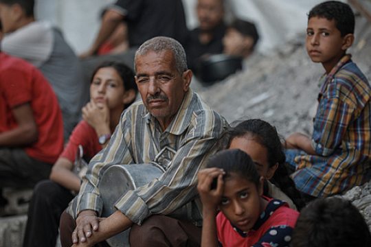 إسرائيل تمهد لاحتجاز جماعي وتهجير قسري للفلسطينيين في رفح