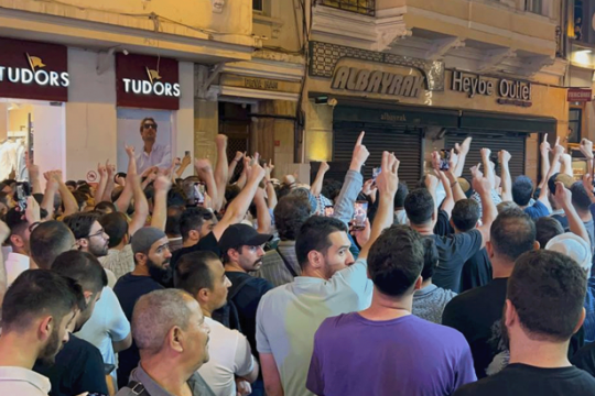 تركيا تلاحق صحفيين رسما صورة للنبي محمد صلى الله عليه وسلم