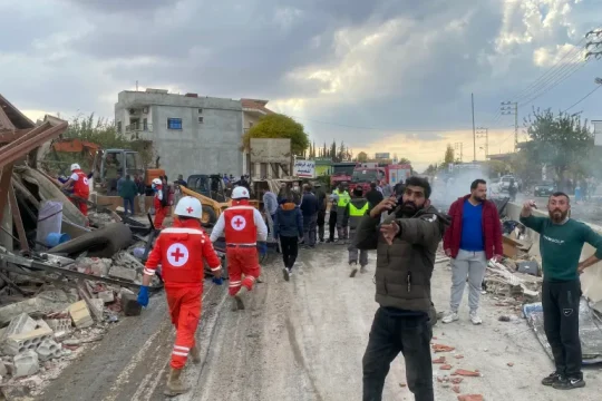 12 قتيلا بينهم نازحون سوريون في غارات إسرائيلية على شرق لبنان